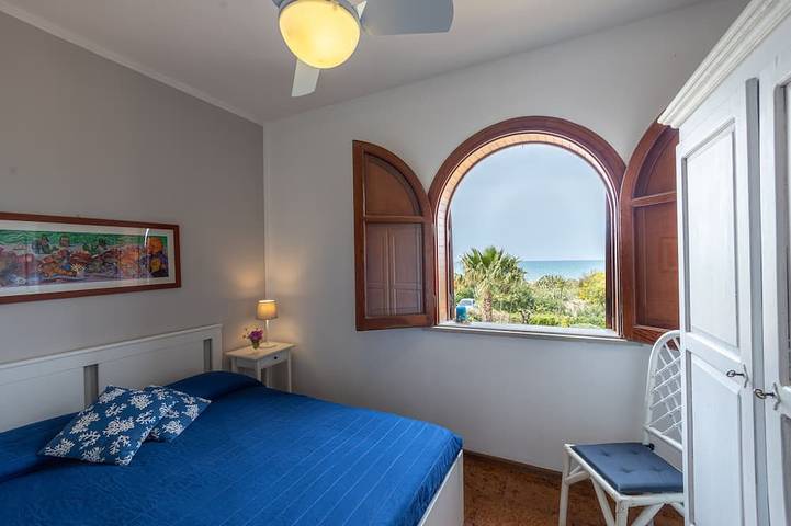 Appartamento intero, 1 - Casa sul mare con piscina vicino Cefalù in Spiaggia (Campofelice di Roccella), Campofelice di Roccella