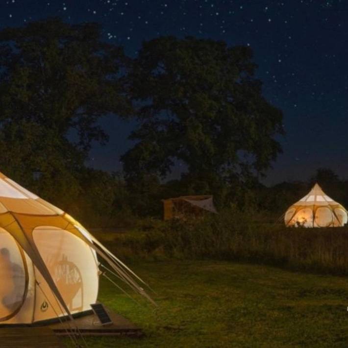 Tente pour 2 personnes, avec jardin ainsi que piscine et vue dans Indre