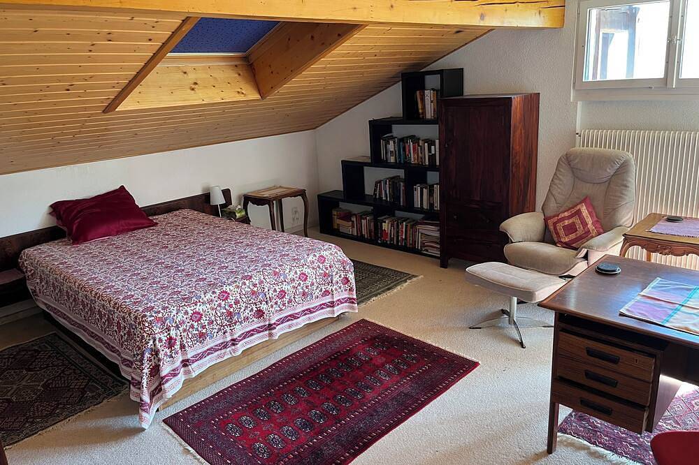 Apartamento entero, Cozy Flat in Mountain Chalet with Panoramic Views in a Serene Setting in Martigny-Combe, Macizo del Mont Blanc