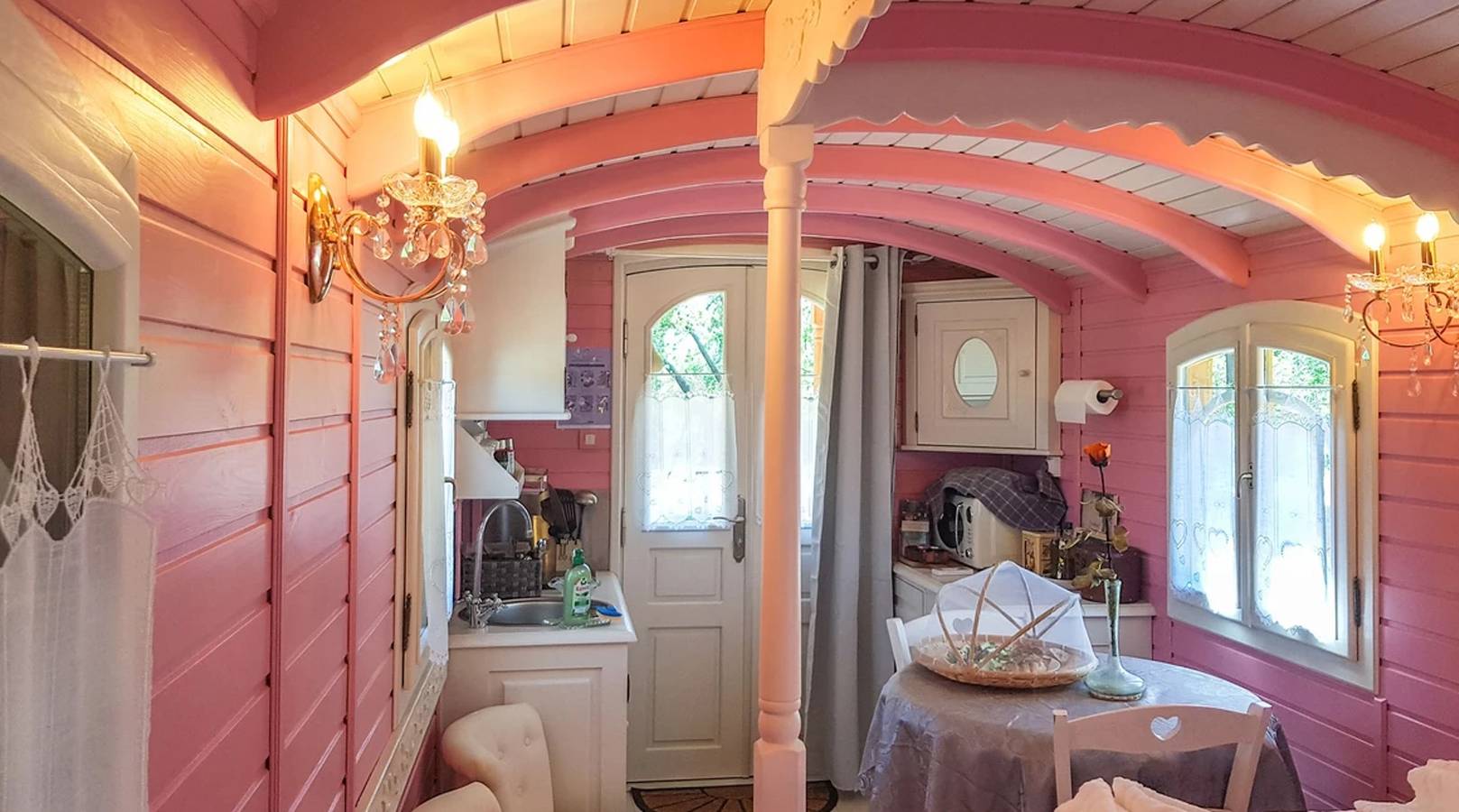 Bungalow cosy à Bussac-Forêt avec piscine partagée 15 m² in Bussac-Forêt, Région de Jonzac