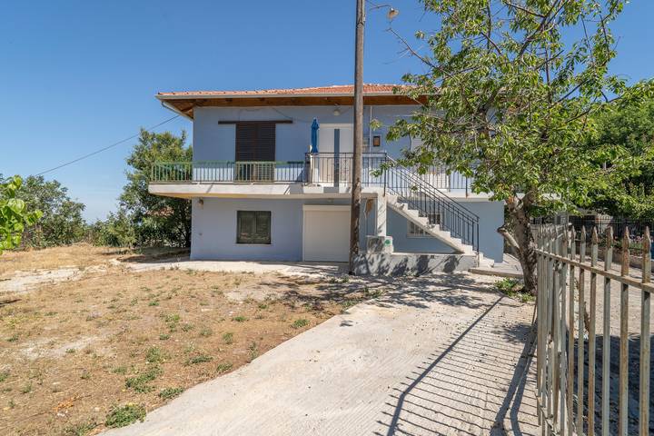 Entire apartment, Apartment 'Hortata Panorama Garden House' with Mountain View, Wi-Fi and Air Conditioning in Greece