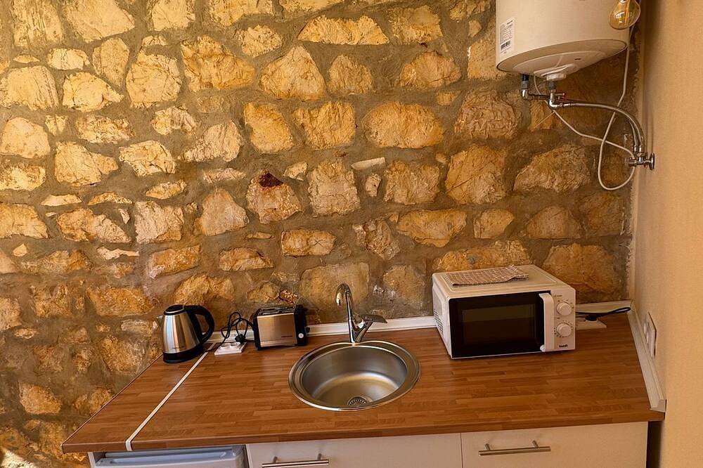 Double room for a long stay near the beach in the Algarve in São Sebastião, Lagos
