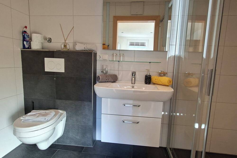 Entire apartment, Ruhige Ferienwohnung in den Tiroler Bergen in Kaunergrat, Fließ