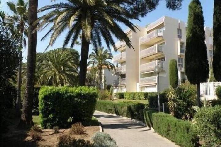 Gîte pour 4 personnes, avec terrasse ainsi que piscine et jardin dans Port Santa-Lucia