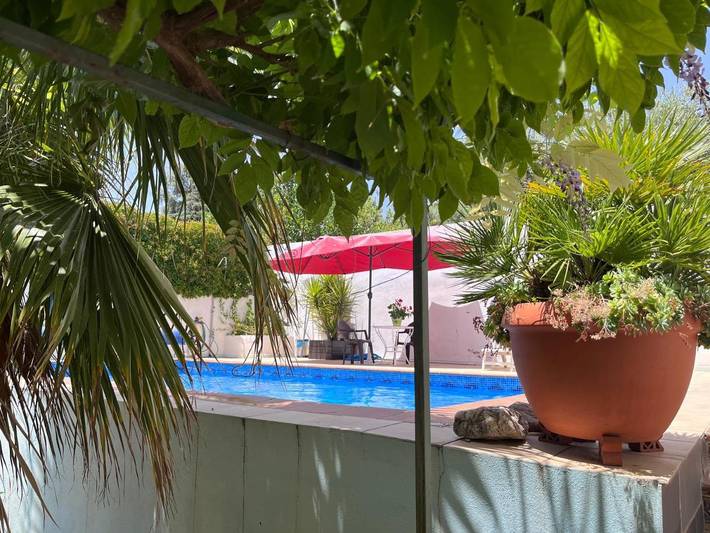 Apartamento para 4 personas, con jardín además de piscina y vistas en Huétor Santillán