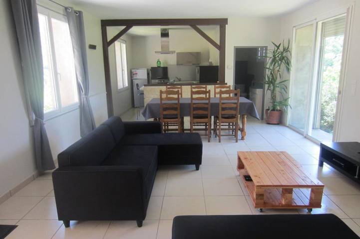 Gîte pour 6 personnes, avec jardin à Verreries-de-Moussans