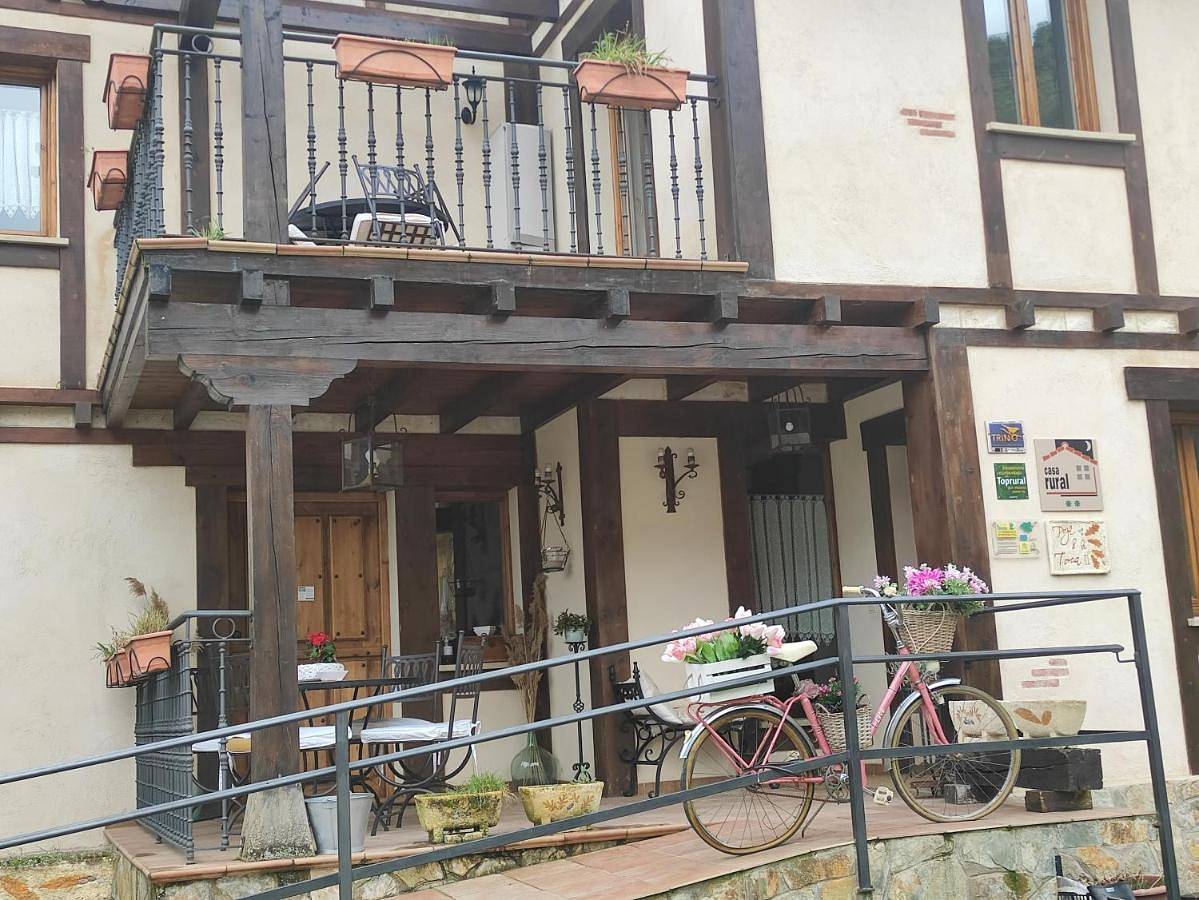 Hotel Rural en Las Cascadas de Tobera in Frías, Cordillera Cantábrica