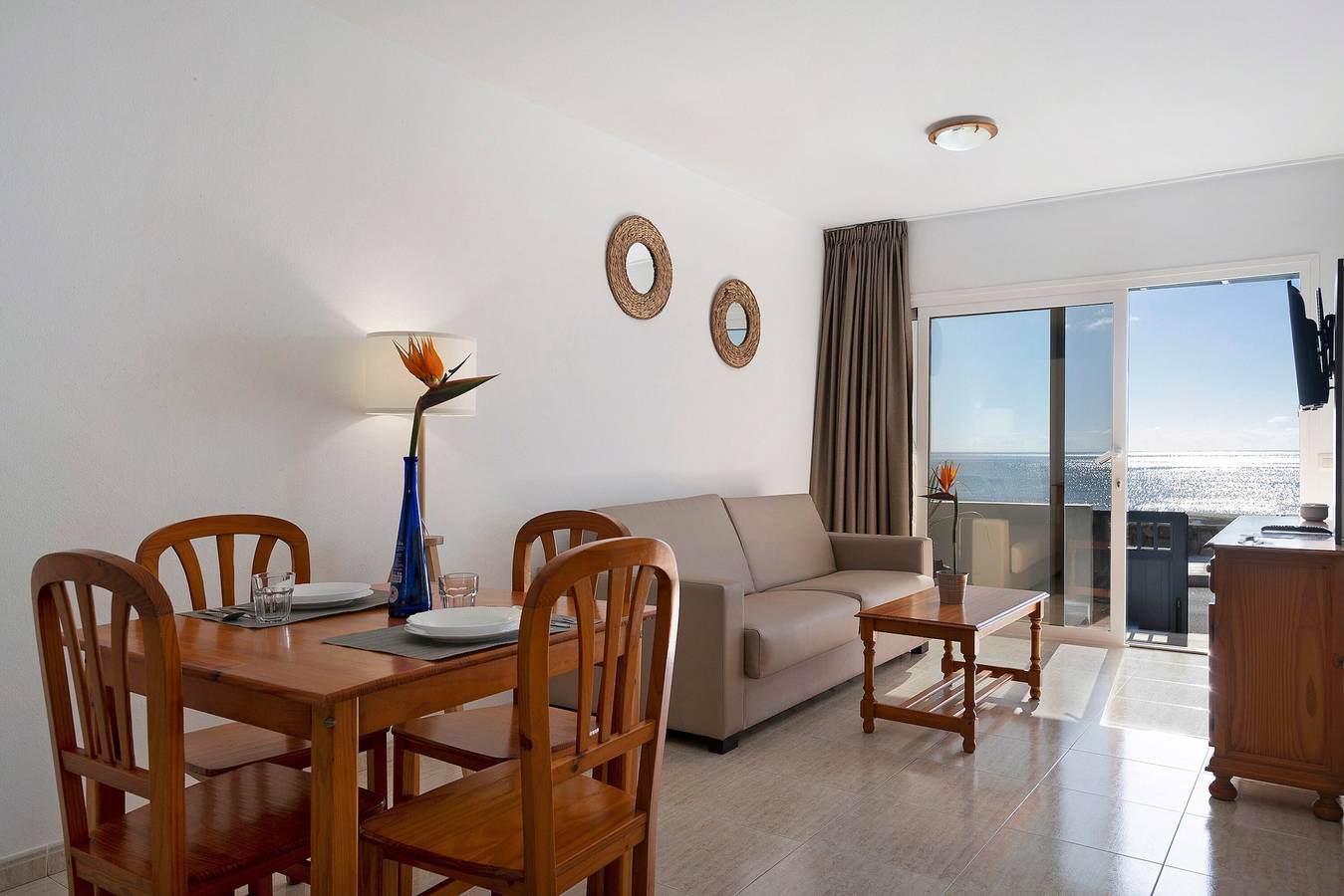 Apartamento entero, Apartamento vacacional "Callao Beach 1" con vistas al mar, terraza y Wi-Fi in Punta de las Mujeres, Haría