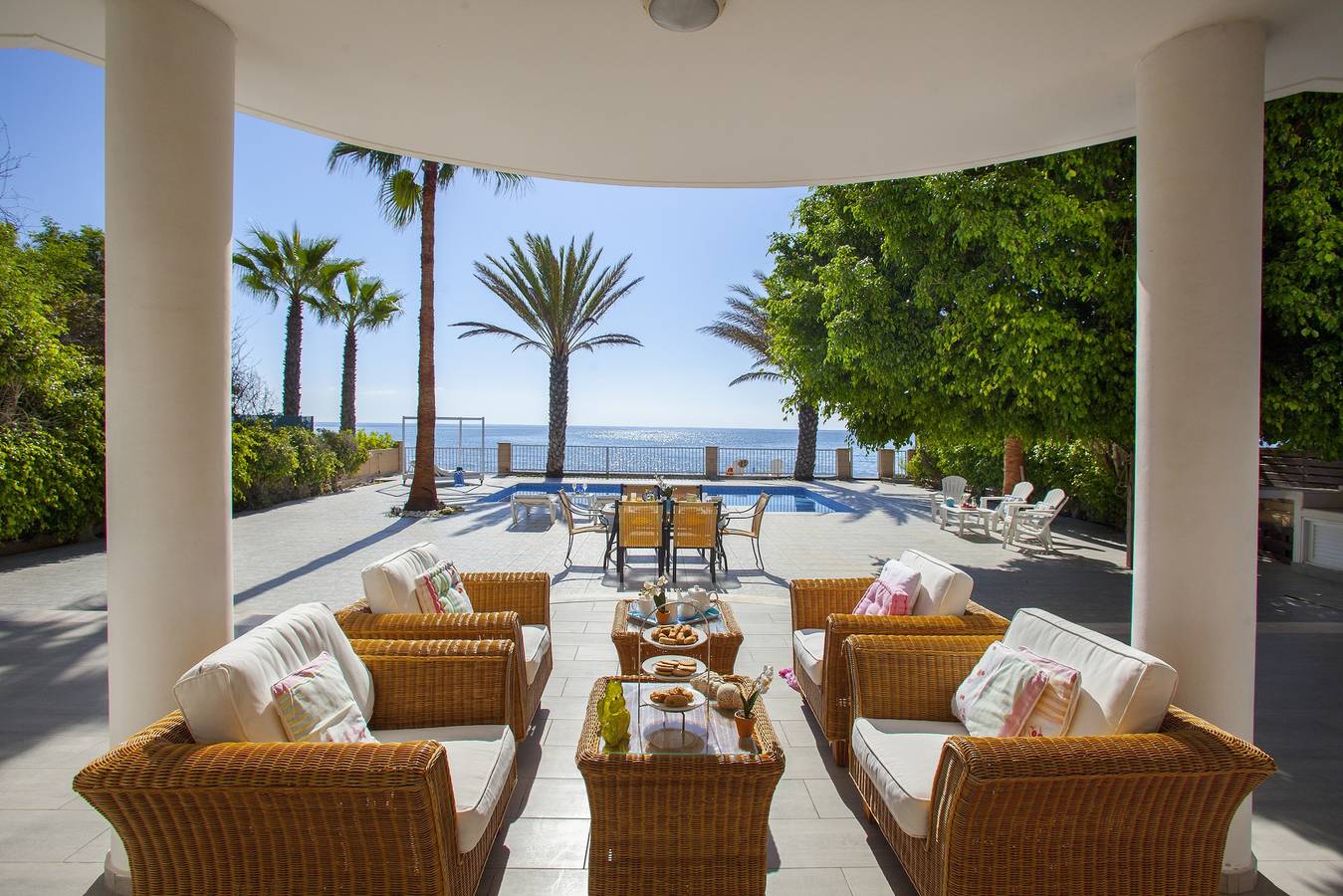 Meneou Sunset Beachfront Villa in Μενεού, Larnaca Bezirk