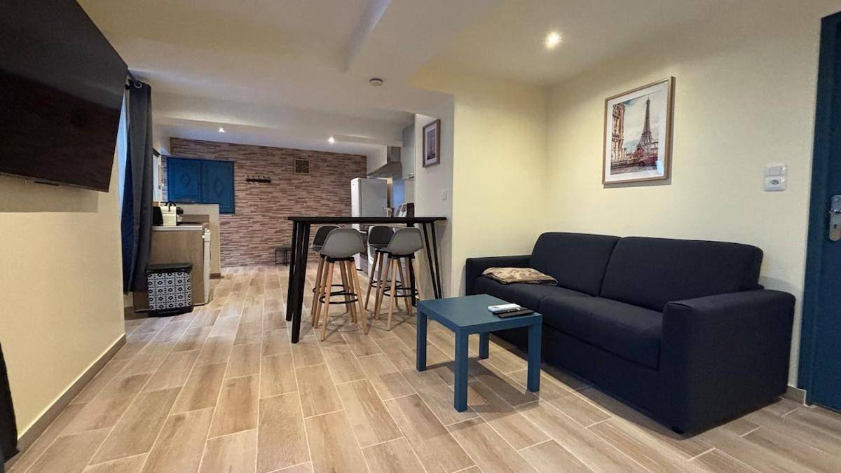 Appartement entier, Two-Bedroom Apartment in Tournus, Région de Mâcon