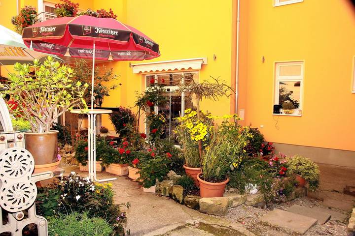 Ganze Ferienwohnung, Bugenhagen - Classic Appartements - 4 Fw 4 m. 1 komb. Wohn-Schlafr., Küchenzeile, Du+Wc, 3 P., 2. Og, 45 m² in Arnstadt, Thüringer Kernland