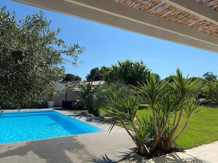 Location de vacances pour 10 personnes, avec Terrasse ainsi que Jardin et Piscine à Saint-Vivien