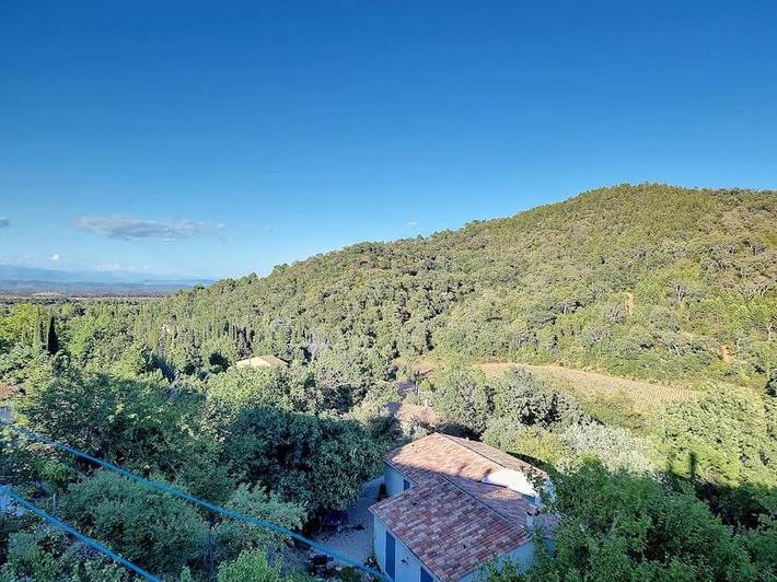 Location de vacances pour 4 personnes, avec terrasse et vue à Les Mayons - 2