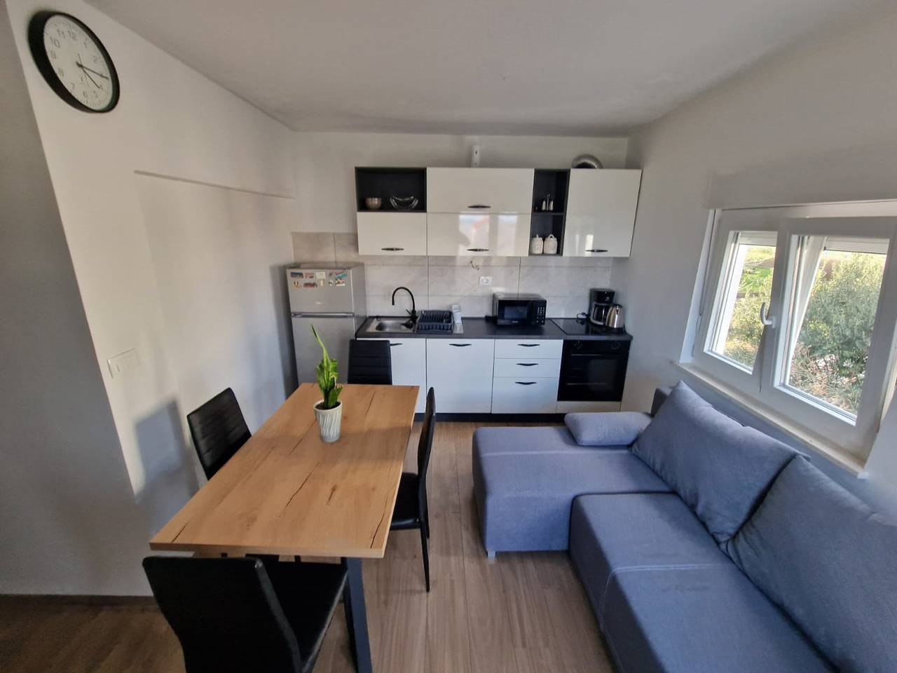 Ganze Ferienwohnung, Ferienwohnung für 4 Personen mit Meerblick in Kastel Novi, Kaštela