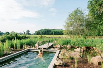 Gîte pour 9 personnes, avec terrasse ainsi que jardin et piscine, animaux acceptés à Blaison-Gohier