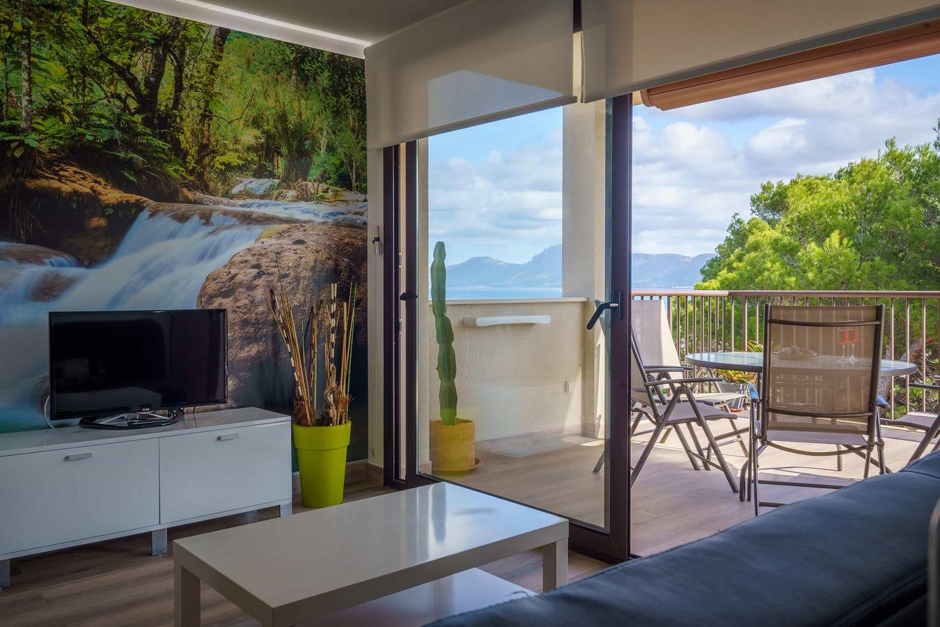 Villa 'Sa Nineta' with Beautiful Sea Views, Private Pool, Terrace, Garden, Wi-Fi & A/C in Playa Son Serra de Marina, Santa Margalida