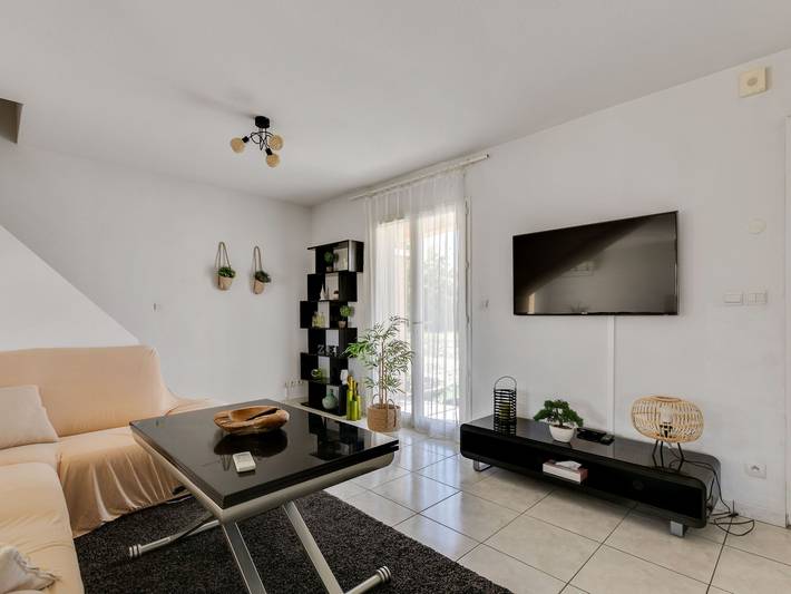 Location de vacances pour 6 personnes, avec terrasse et piscine, adapté aux familles à Pinet (homonymie) - 2