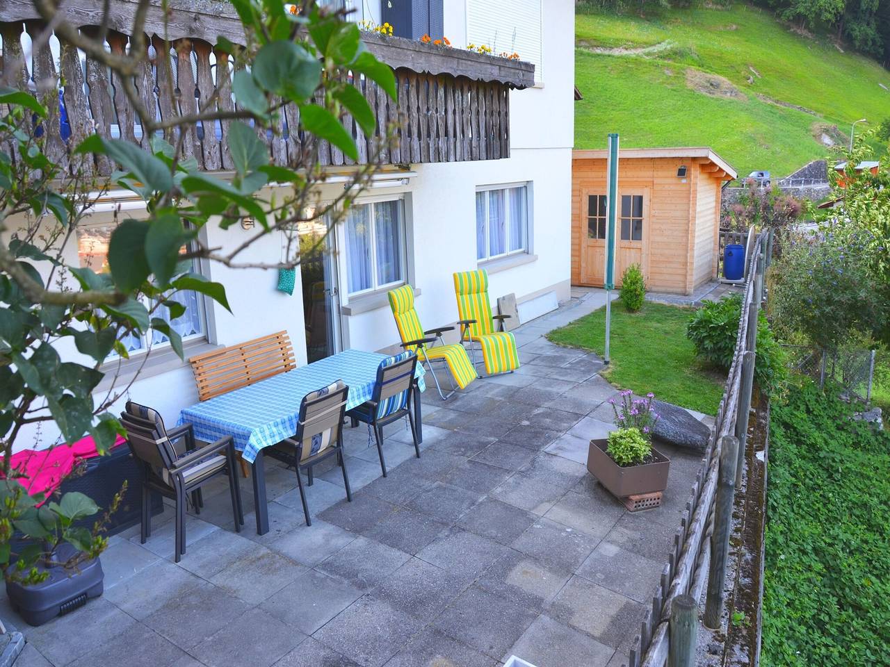 Ganze Wohnung, Modern Apartment in Mastrils with Terrace near Forest in Mastrils, Landquart