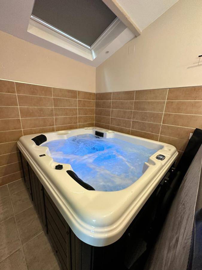 Double Room with Spa Bath in Château-Arnoux-Saint-Auban, Région de Forcalquier