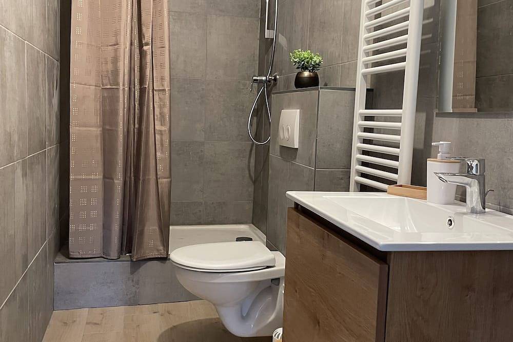 Geheel appartement, Duplex Entier Avec Entrée Indépendante. Agréable et Proche de Toutes Commodités in Luik en omgeving