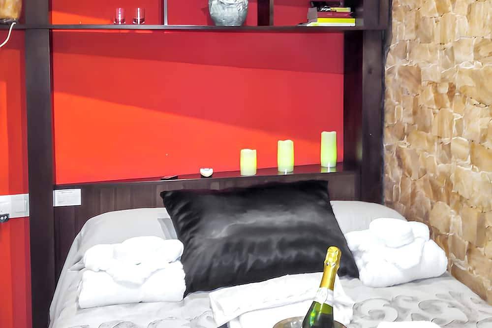 Entire apartment, Homerez - Cosy Apartment in Ubrique with View in Ubrique, White Villages