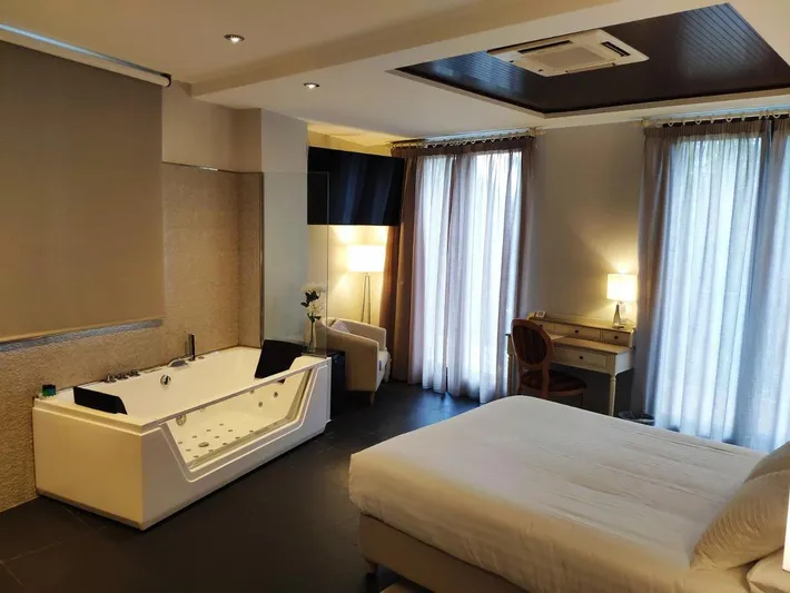 Hotel para 2 personas, con terraza y jacuzzi - 1