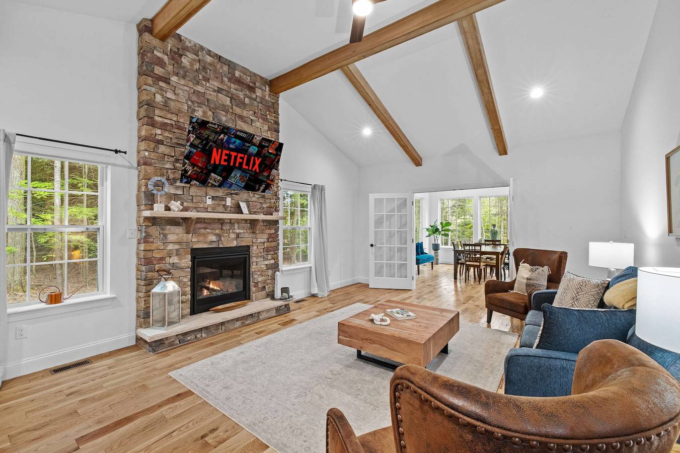 Luxe Lakefront 10min2Jfbb w Beach Gameroom Firepit in Blakeslee, Monroe County (PA)