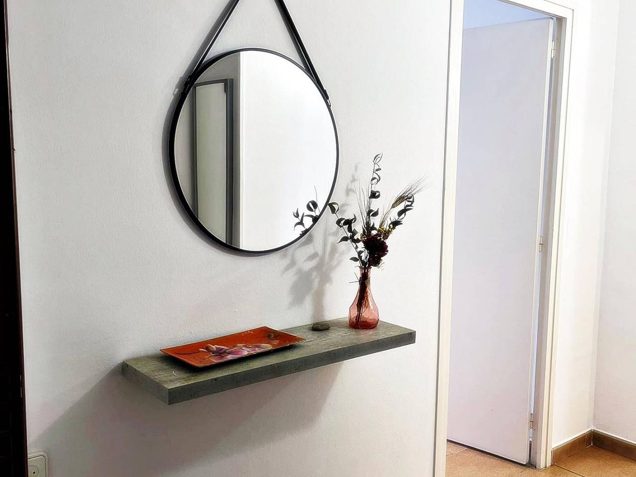 Apartamento vacacional entero, Atenea. Acogedor apartamento por familias. A 60m de la playa. Wifi gratuito. in Pineda de Mar, Costa del Maresme