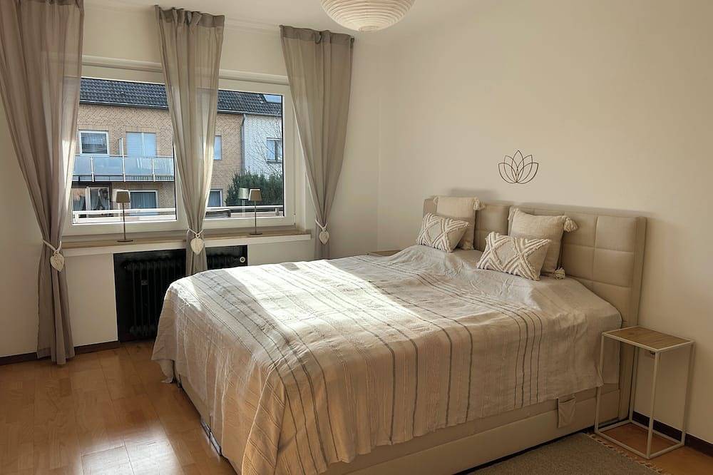 Ganze Wohnung, Moderne ruhige Ferienwohnung (65qm) für bis zu 3 Personen in Dormagen-Zons in Zons, Dormagen