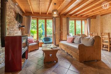 Gîte pour 8 personnes, avec sauna ainsi que terrasse et jacuzzi, animaux acceptés à La Compôte