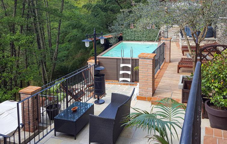 Rifugio tranquillo con piscina e giardino vicino a Borgo a Buggiano in Buggiano, Provincia di Pistoia