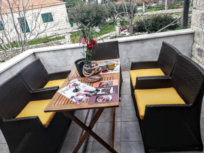 Apartament wakacyjny dla 4 osób, z balkon/ taras w Sumartin