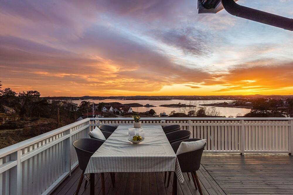Modern villa with 180° Panoramic Sea View, Sunny Terraces, 4Br/Pizza/Ev/Fiber in Sandefjord