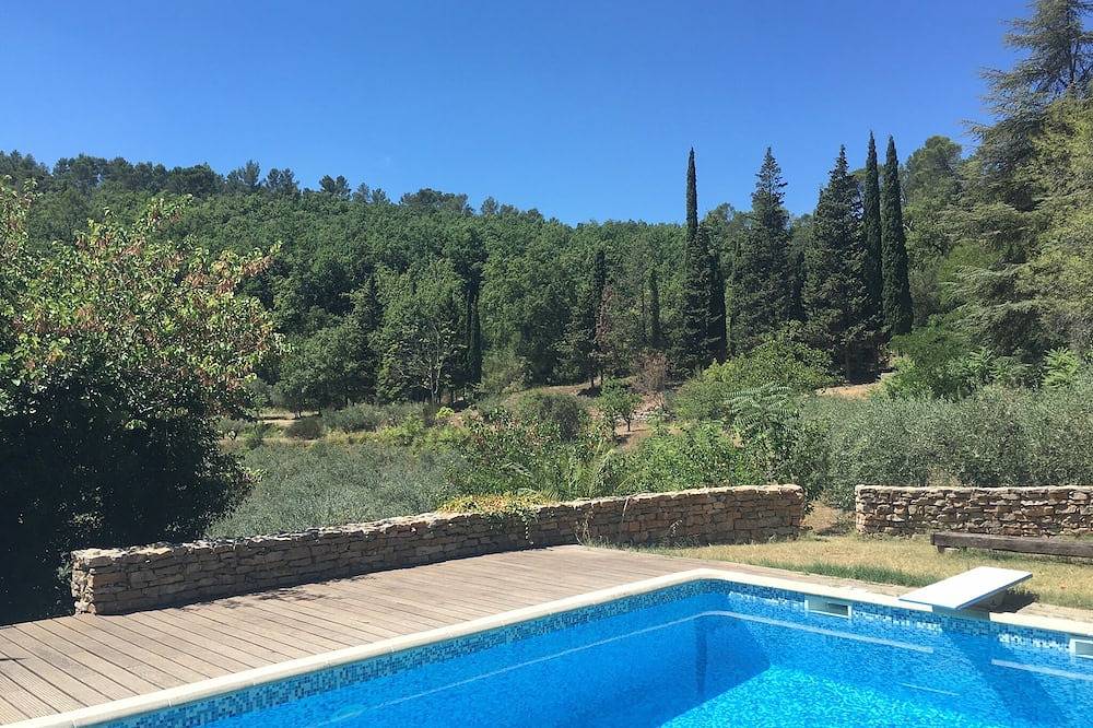 A haven of peace in a protected natural area. in Le Luc, Draguignan Region