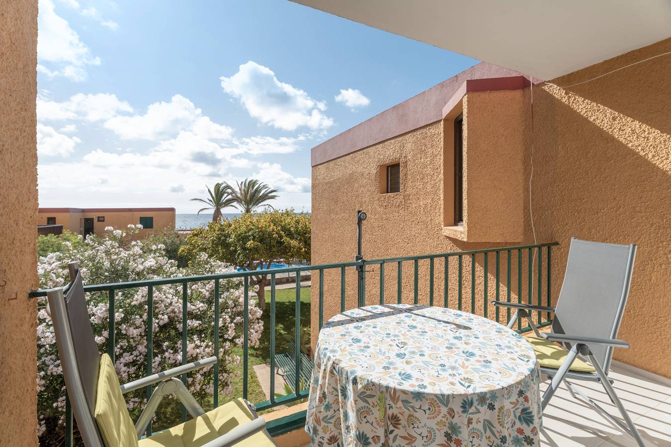 Casa de vacaciones 'Agua Y Sol 2' con vistas al mar, jardín compartido y piscina exterior in Porís de Abona, Tenerife Sur