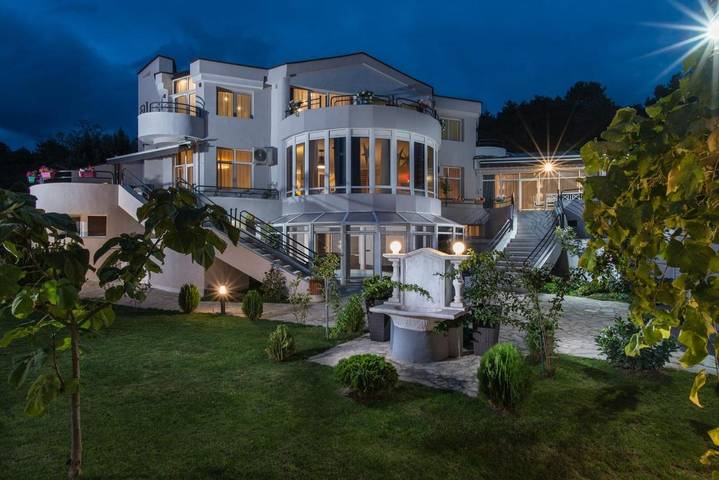 Villa pour 23 personnes, avec Balcon et Terrasse ainsi que Piscine et Vue en Bulgarie