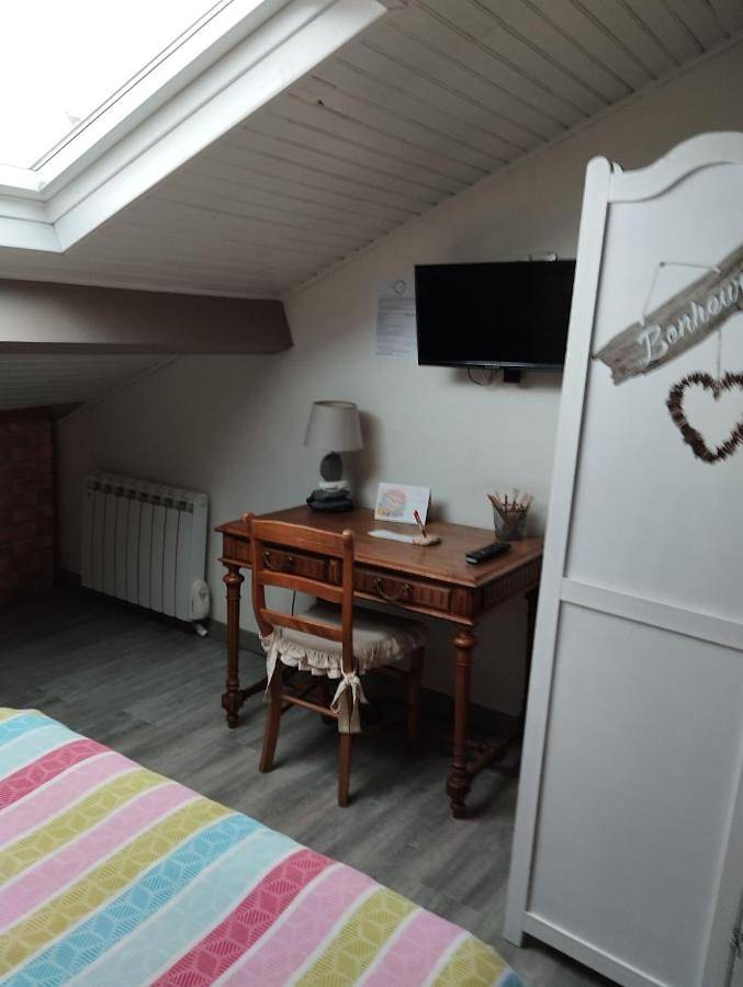 Chambre d’hôte pour 6 personnes, avec jardin et vue dans la Loire - 4