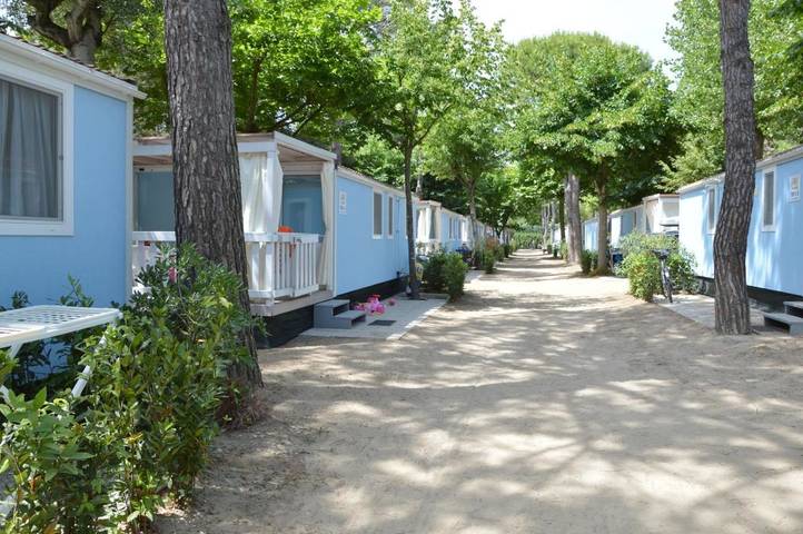 Camping für 2 Personen, mit Whirlpool und Terrasse sowie Garten und Kinderpool in Cavallino