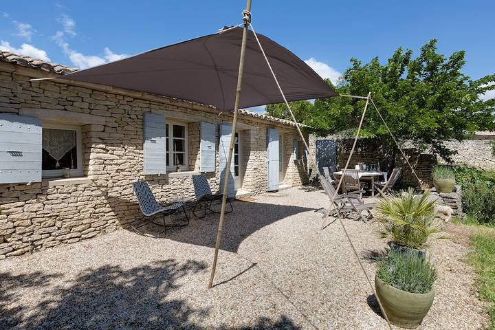 Gîte pour 6 personnes, avec terrasse ainsi que piscine et jardin à Gordes - 3