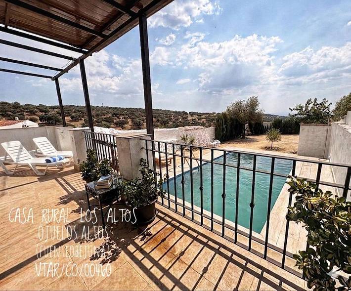 Location de vacances pour 6 personnes, avec piscine ainsi que vue et jardin à Fuente Obejuna