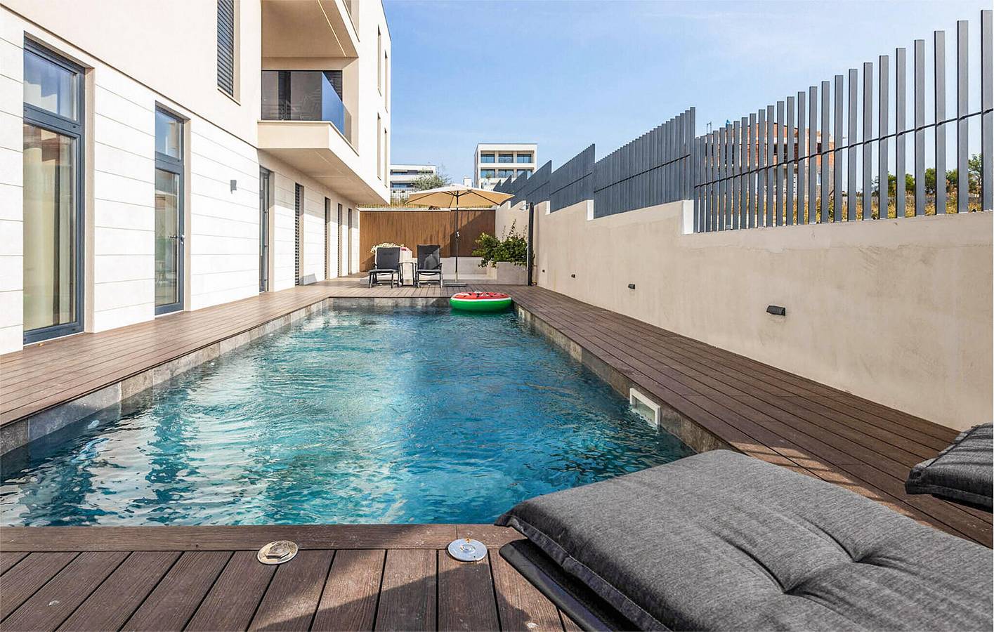 Ganze Ferienwohnung, Urlaub am Meer: Gemütliche Ferienwohnung mit Pool und Terrasse, 1,5 km vom Strand entfernt in Sveti Filip i Jakov, Općina Sveti Filip i Jakov