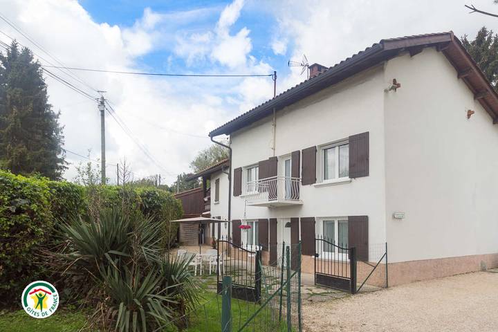 Gîte pour 5 personnes, avec Terrasse et Jardin à Moirans