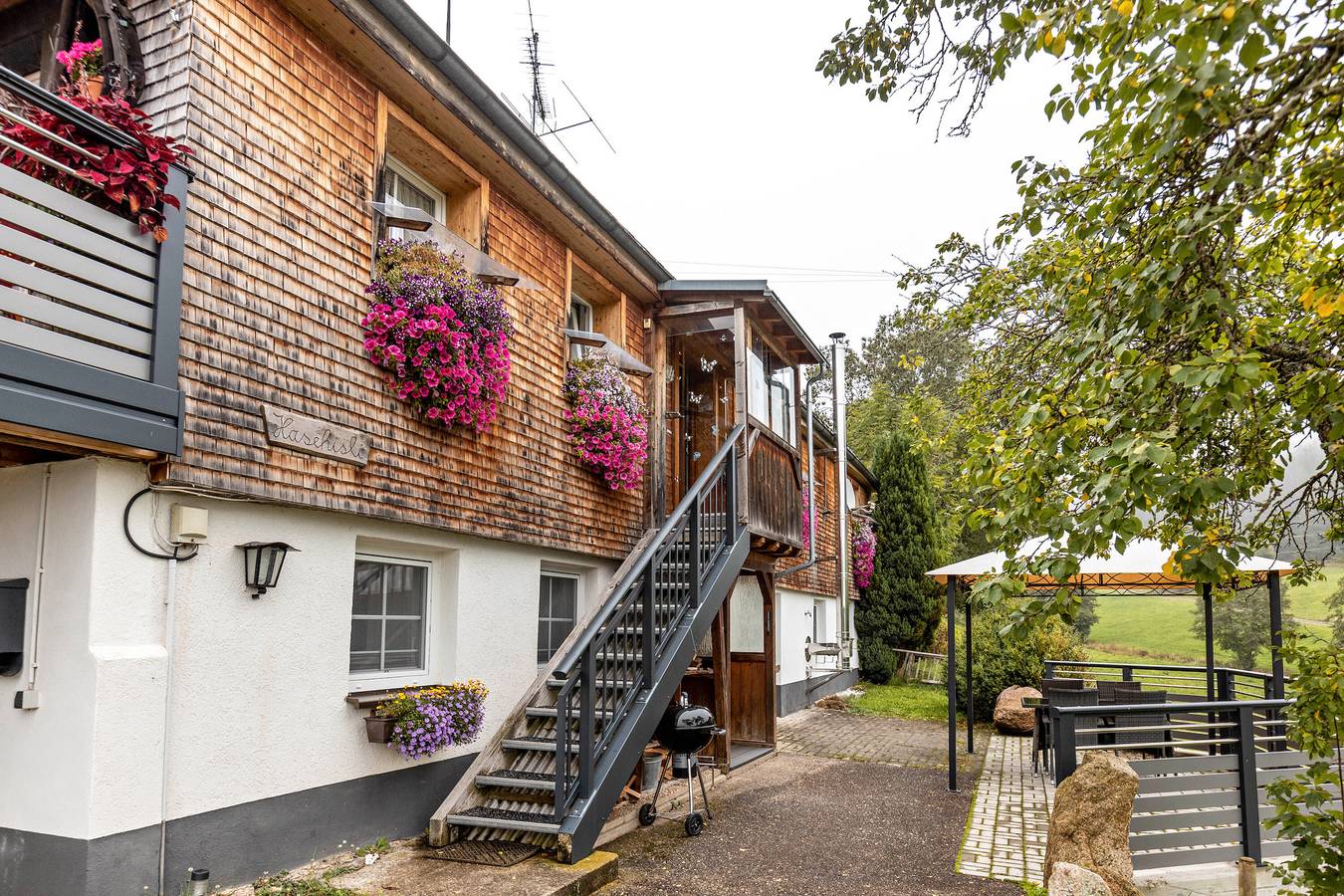 Apartamento entero, Apartamento 'En la planta baja' con terraza privada, jardín comunitario y Wi-Fi in Schwärzenbach, Titisee-Neustadt