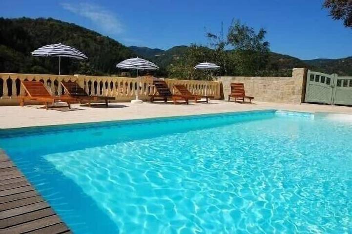 Gîte pour 25 personnes, avec jardin et jacuzzi - 1