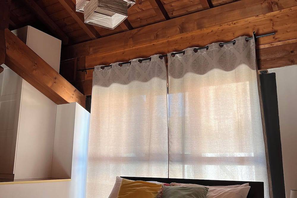 Entire apartment, Wolves Loft 260m from the Dome/ Street Parking in Cremona, Cremona Province