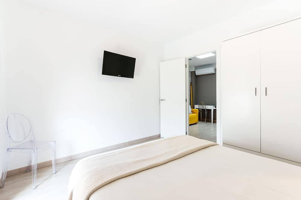 Menorca: Casa en el centro de Ciutadella con piscina climatizada y garaje in Ciudadela, Menorca