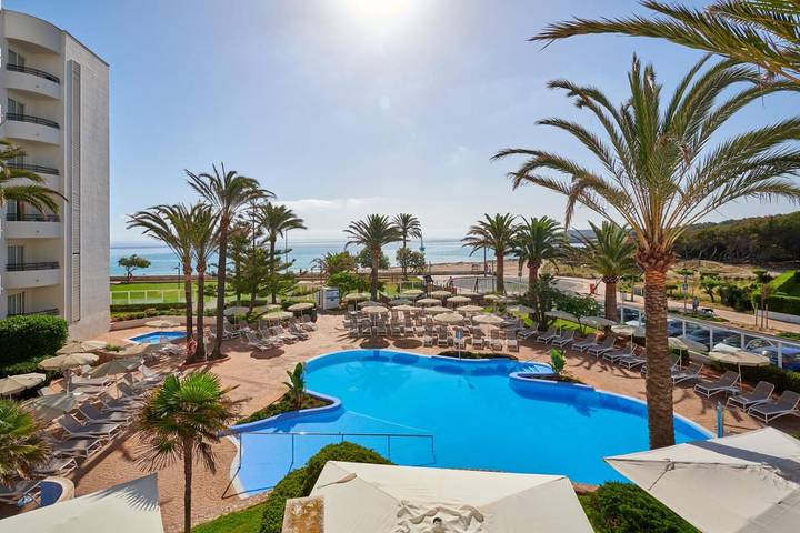 Ferienhaus für 6 Personen, mit Balkon und Whirlpool sowie Terrasse und Garten in Cala Millor
