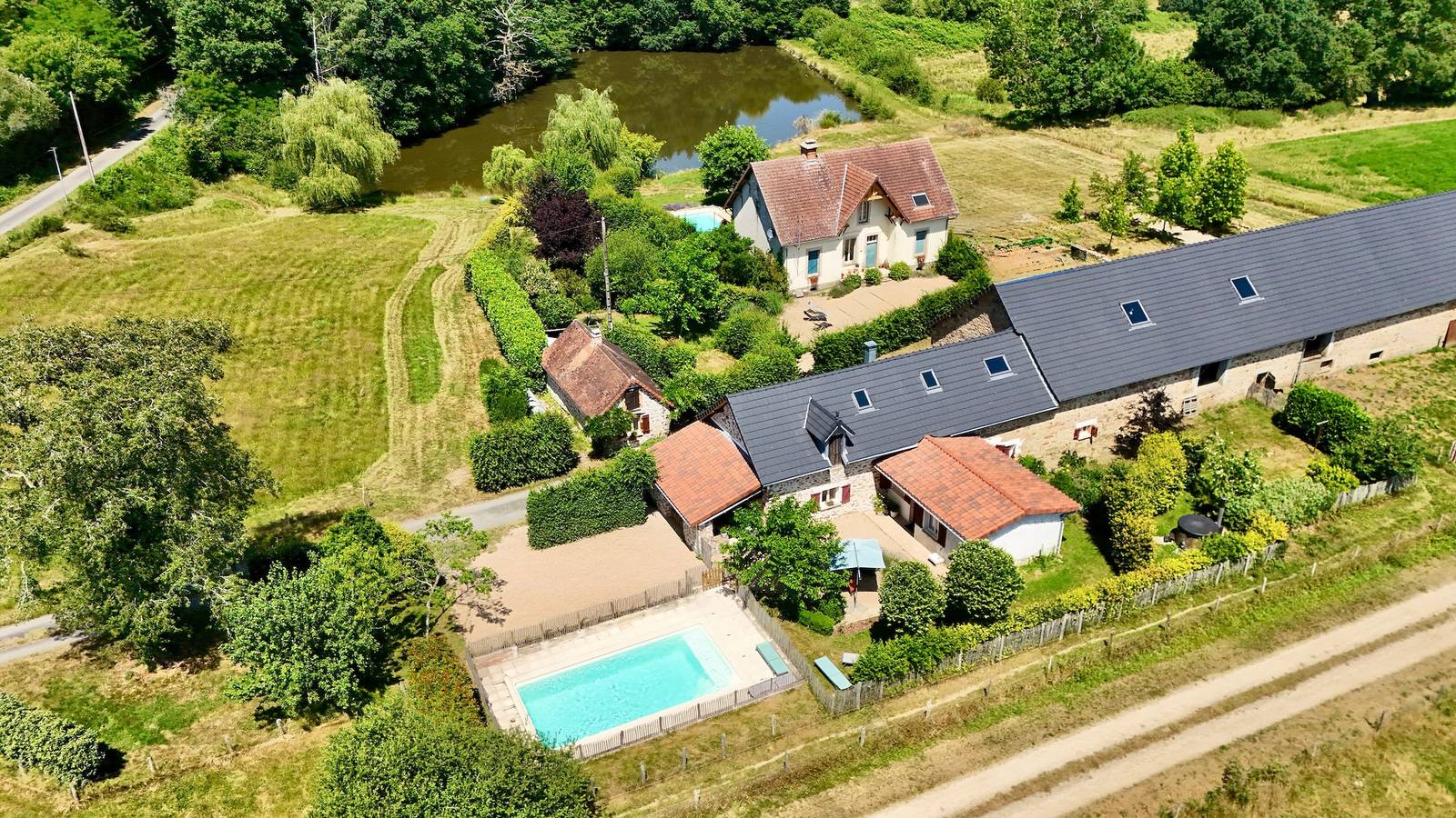 Aux Détours de l'Étang: Die Bergerie mit privatem Pool in Château-Chervix, Limoges und Umgebung
