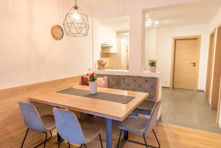 Ferienwohnung für 6 Personen, mit Terrasse und Garten sowie Ausblick in Fendels