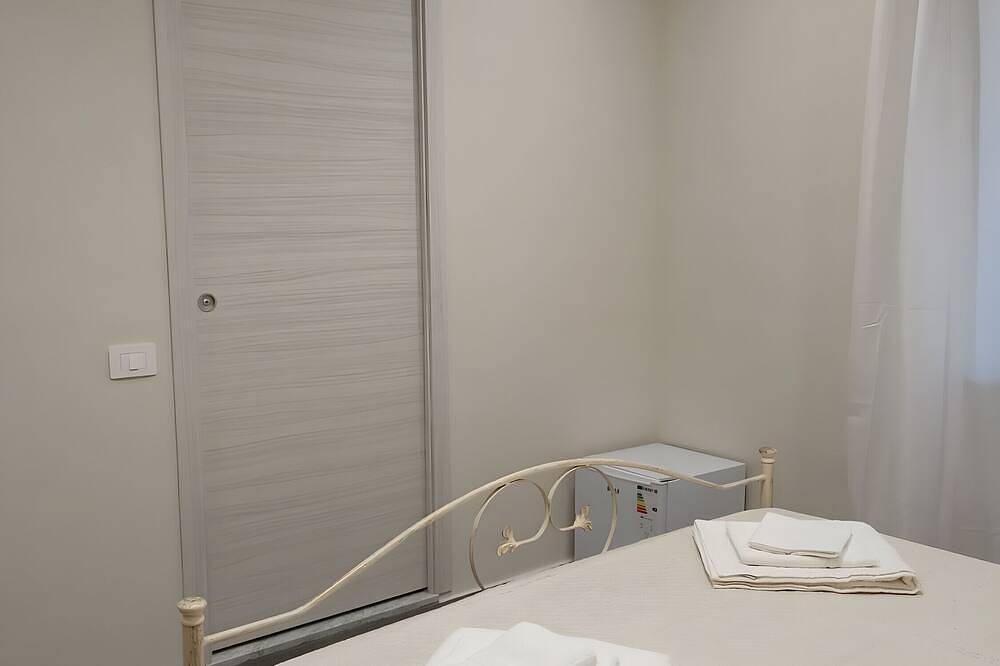 Entire apartment, Room 'La Fiesta' with Sea View, Wi-Fi and Air Conditioning in Capaccio, Cilento